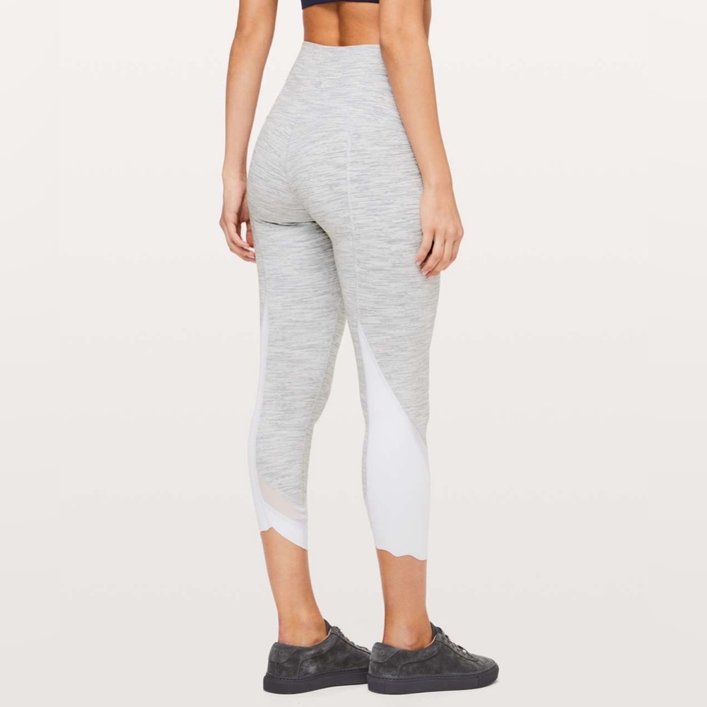 Women’s Lululemon Wunder Under Crop II (Special Edition) *Scallop 24” Size 10